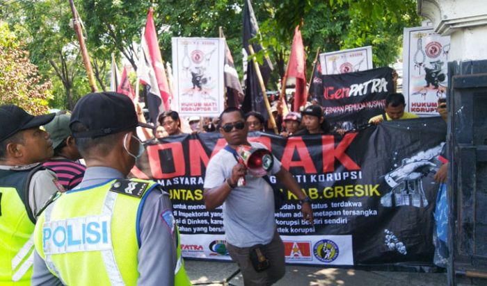 Lagi, Gabungan LSM Demo PN Tipikor Tuntut Sekda Gresik Ditahan 