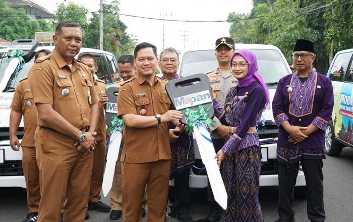 Wali Kota Kediri Serahkan 12 Mobil Pelayanan Masyarakat untuk Kelurahan, 46 Sisanya Menyusul