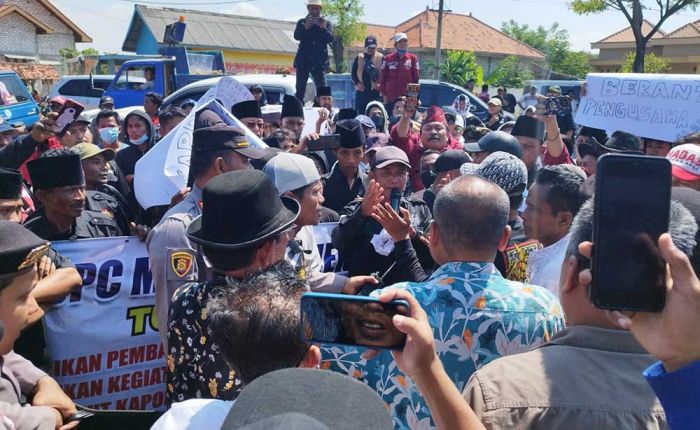 Ormas Madas Luruk PT Budiono Kecam Penebangan Pohon Mangrove, Herman: Tanah itu Milik Kami Ormas Madas Luruk PT Budiono Kecam Penebangan Pohon Mangrove, Herman: Tanah itu Milik Kami