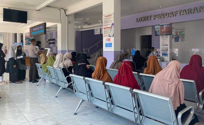 Pelayanan Terus Ditingkatkan, RSUD Kilisuci Terima Akreditasi Paripurna Pelayanan Terus Ditingkatkan, RSUD Kilisuci Terima Akreditasi Paripurna