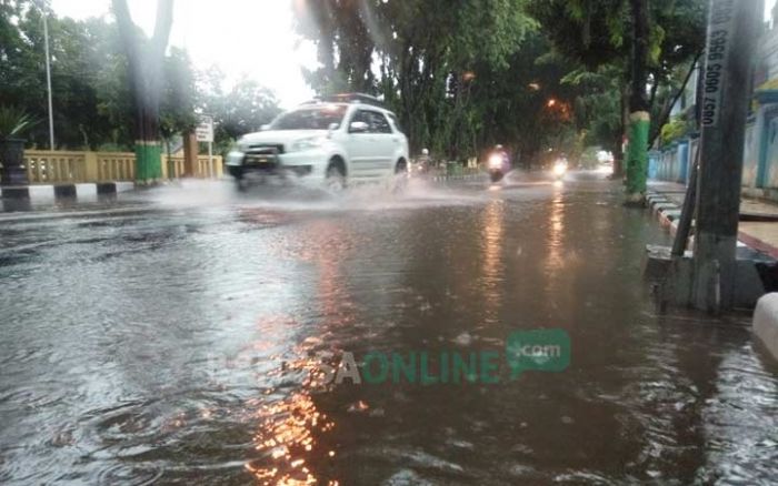 Drainase Belum Optimal, Sejumlah Jalan Protokol di Tuban Masih Tergenang