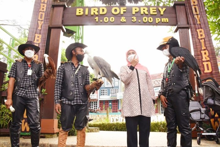 Kunjungan Wisman di Jatim Naik, Khofifah Minta Kepala Daerah Maksimalkan Infrastruktur Penunjangnya Kunjungan Wisman di Jatim Naik, Khofifah Minta Kepala Daerah Maksimalkan Infrastruktur Penunjangnya