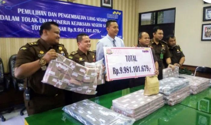 Uang Rp 9,9 Miliar Hasil Korupsi Bansos Tebu Dikembalikan ke Kas Negara Uang Rp 9,9 Miliar Hasil Korupsi Bansos Tebu Dikembalikan ke Kas Negara