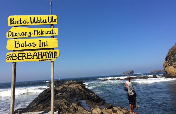 ​Gelombang Pantai Selatan Setinggi 4 Meter Rusak 20 Warung dan 2 Gudang di Jember