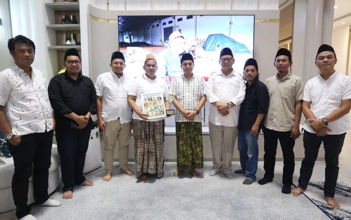 Inspirasi dari Haji Her, Gerakan Ekonomi Masyarakat Madura dengan Berdayakan Petani Tembakau Inspirasi dari Haji Her, Gerakan Ekonomi Masyarakat Madura dengan Berdayakan Petani Tembakau
