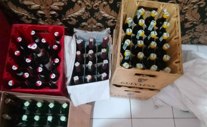 Polisi di Sidoarjo Sita Ratusan Miras Tanpa Izin Polisi di Sidoarjo Sita Ratusan Miras Tanpa Izin