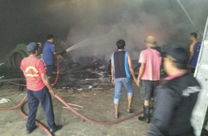Kebakaran Gudang Bekas Seleb Padi di Desa Kelun Banyuwangi Sisakan Kecurigaan Kebakaran Gudang Bekas Seleb Padi di Desa Kelun Banyuwangi Sisakan Kecurigaan