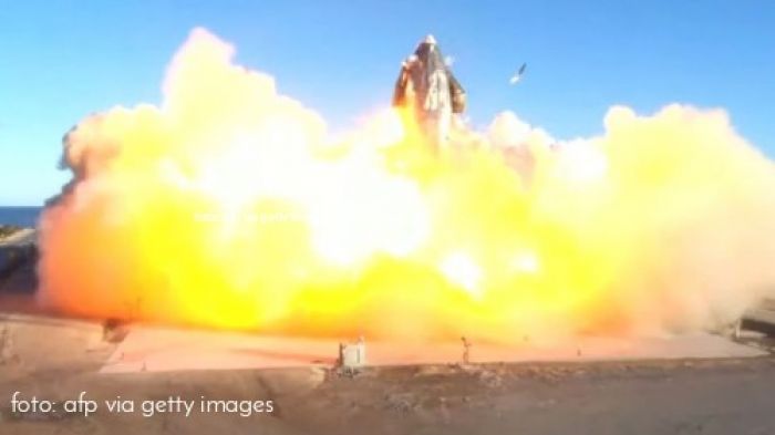 Roket SpaceX Starship Meledak saat Uji Terbang Roket SpaceX Starship Meledak saat Uji Terbang