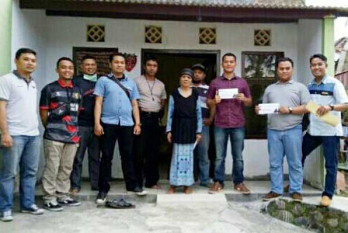 Manfaatkan Momen Ramadhan, Tim Saber Pungli Polres Batu Santuni Janda Kurang Mampu