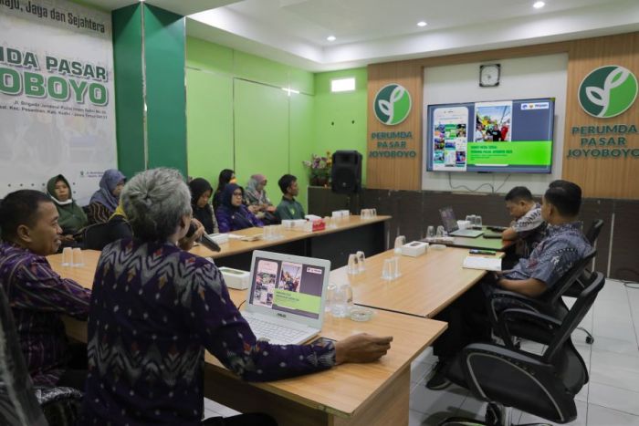 Perumda Pasar Joyoboyo Gelar Monev bersama Diskominfo Kota Kediri, Upaya Hadirkan Pasar Ngangeni Perumda Pasar Joyoboyo Gelar Monev bersama Diskominfo Kota Kediri, Upaya Hadirkan Pasar Ngangeni