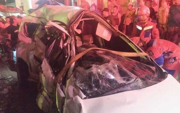 Diduga Telat Pengajian, Mobil Suzuki Ertiga Terobos Palang Pintu hingga Tertabrak Kereta Api Diduga Telat Pengajian, Mobil Suzuki Ertiga Terobos Palang Pintu hingga Tertabrak Kereta Api