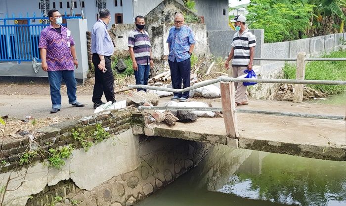 Jalan Kaki, Anggota DPRD Jatim Kuswanto Tinjau Sumber Banjir di Ngoro Mojokerto