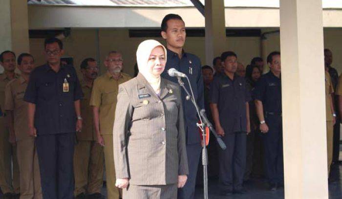 Pimpin Apel Hari Pertama, Bupati Kediri Minta PNS Tingkatkan Kedisiplinan Pimpin Apel Hari Pertama, Bupati Kediri Minta PNS Tingkatkan Kedisiplinan
