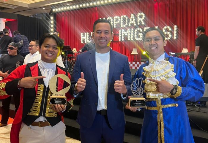 Kantor Imigrasi Kediri Raih Penghargaan AHII 2024 Kantor Imigrasi Kediri Raih Penghargaan AHII 2024