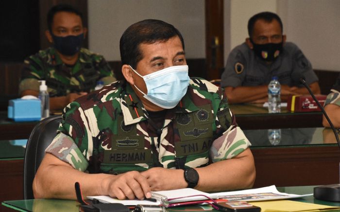Danrem 084/BJ Ikuti Rakor Evaluasi Penanganan Covid-19 Secara Virtual Danrem 084/BJ Ikuti Rakor Evaluasi Penanganan Covid-19 Secara Virtual