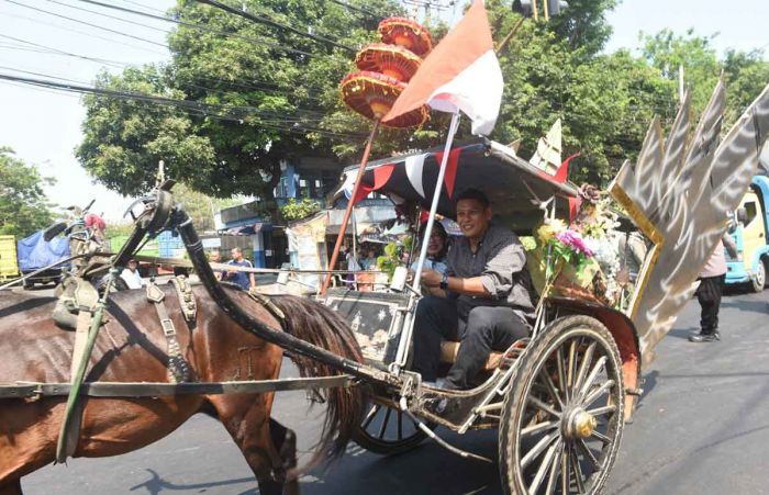 Ikuti Parade Budaya Tosaren Tradisional Fenomenal, Wali Kota Kediri Naik Delman Ikuti Parade Budaya Tosaren Tradisional Fenomenal, Wali Kota Kediri Naik Delman