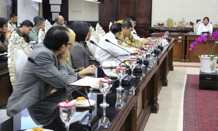 Hadapi Pasar Bebas 2020, Risma Persiapkan BUMD Surabaya