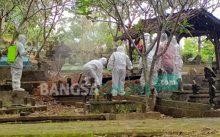 Tak Dianggarkan, Warga di 5 Kelurahan ini Harus Tanggung Biaya Pemakaman Covid-19 Sendiri Tak Dianggarkan, Warga di 5 Kelurahan ini Harus Tanggung Biaya Pemakaman Covid-19 Sendiri