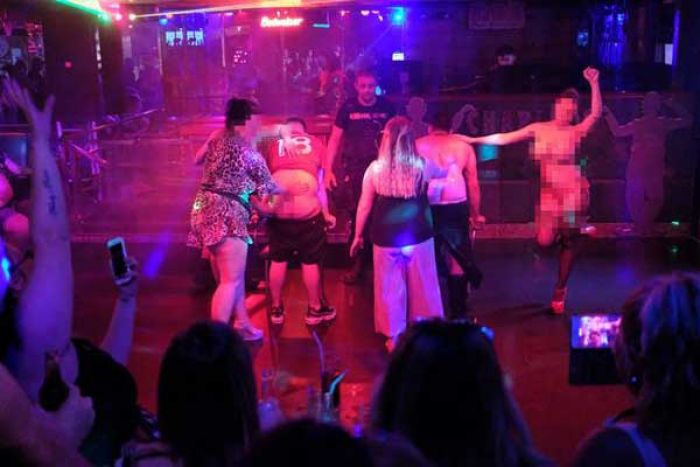 Generasi Kakek-kakek Gelar Pesta Seks di Pantai untuk Mengenang Masa Muda Generasi Kakek-kakek Gelar Pesta Seks di Pantai untuk Mengenang Masa Muda