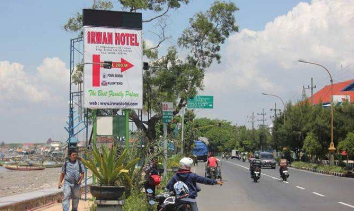 Reklame Kian Menjamur di Trotoar-Trotoar Tuban, Satpol PP Ngaku Baru Tahu Reklame Kian Menjamur di Trotoar-Trotoar Tuban, Satpol PP Ngaku Baru Tahu