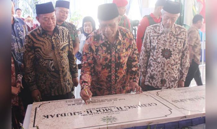 Hadiri Milad Muhammadiyah ke-107 di Lamongan, Haedar Nashir: Islam Masuk di Indonesia dengan Damai Hadiri Milad Muhammadiyah ke-107 di Lamongan, Haedar Nashir: Islam Masuk di Indonesia dengan Damai