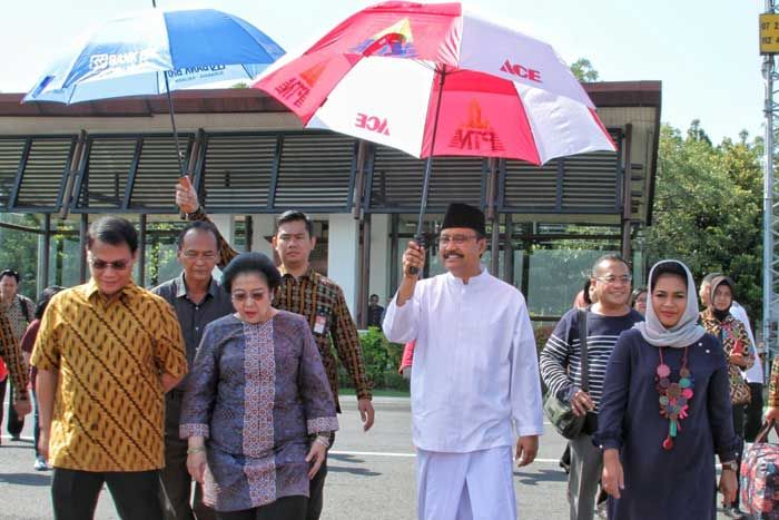 Ketika Gus Ipul-Puti Guntur dan Risma Saling Memperkuat Pendidikan Gratis