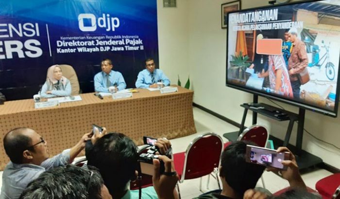 Tunggak Pajak Rp 3,29 Miliar, Pengusaha Minuman di Madiun Disandera