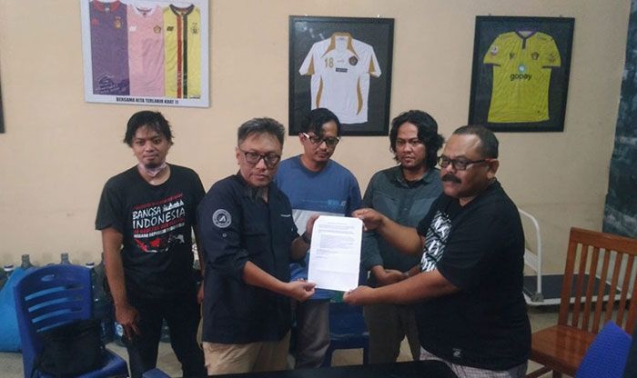 Oknum Wartawan Pemukul Suporter Arema Bukan Anggota AJI, PWI, IJTI, ataupun PFI