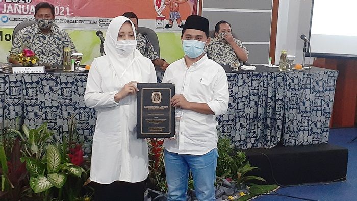 KPU Mojokerto Tetapkan Ikfina-Gus Barra Sebagai Paslon Terpilih KPU Mojokerto Tetapkan Ikfina-Gus Barra Sebagai Paslon Terpilih