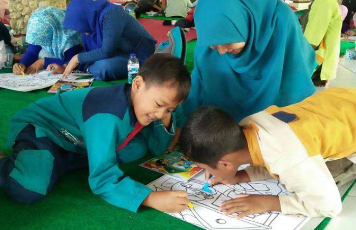 Sambut Muharram, Puluhan Anak Yatim di Tuban Melukis Do Sambut Muharram, Puluhan Anak Yatim di Tuban Melukis Do