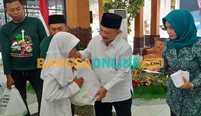 Santuni Anak Yatim Piatu di Bulan Suro, Bung Karna Minta Didoakan Sukses Majukan Situbondo