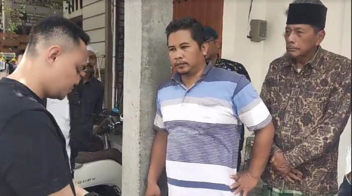 Mertua Korban Perampokan Agen BRI Link di Gresik Mengira Menantunya Meninggal Digigit Ular Mertua Korban Perampokan Agen BRI Link di Gresik Mengira Menantunya Meninggal Digigit Ular