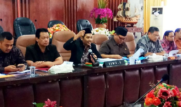 Dewan Gerilya Tanda Tangan Interpelasi Dewan Gerilya Tanda Tangan Interpelasi