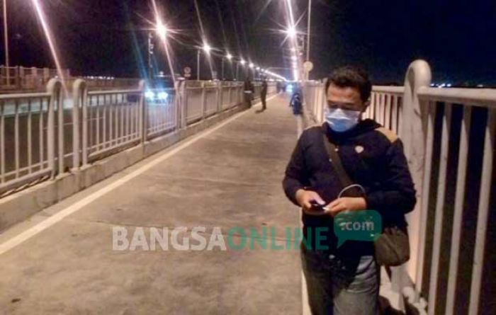 Tim Anti Bandit Razia Jembatan Suramadu, Terduga Curanmor Nekat Nyemplung ke Laut Tim Anti Bandit Razia Jembatan Suramadu, Terduga Curanmor Nekat Nyemplung ke Laut