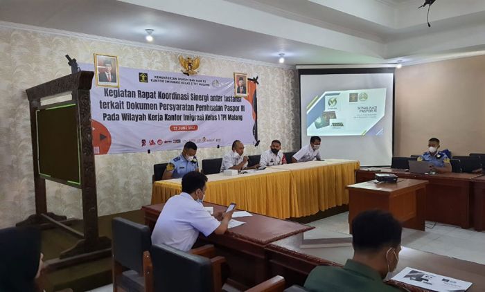 Tingkatkan Sinergi Antar Instansi, Imigrasi Malang Gelar Rakor Persyaratan Penerbitan Paspor Tingkatkan Sinergi Antar Instansi, Imigrasi Malang Gelar Rakor Persyaratan Penerbitan Paspor