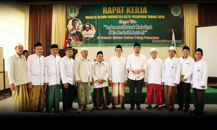 Plt Wali Kota Pasuruan Buka Raker MUI di Rumah Makan Plt Wali Kota Pasuruan Buka Raker MUI di Rumah Makan