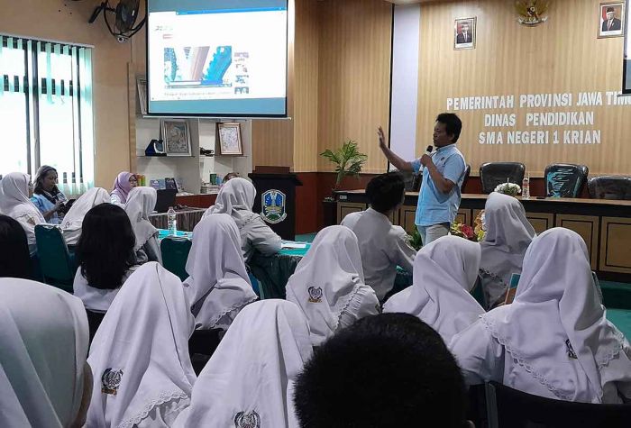PWI Sidoarjo Safari Jurnalistik di SMAN 1 Krian, Perkuat Literasi Media untuk Pelajar PWI Sidoarjo Safari Jurnalistik di SMAN 1 Krian, Perkuat Literasi Media untuk Pelajar