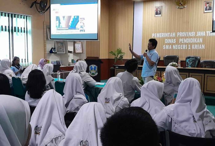 PWI Sidoarjo Safari Jurnalistik di SMAN 1 Krian, Perkuat Literasi Media untuk Pelajar