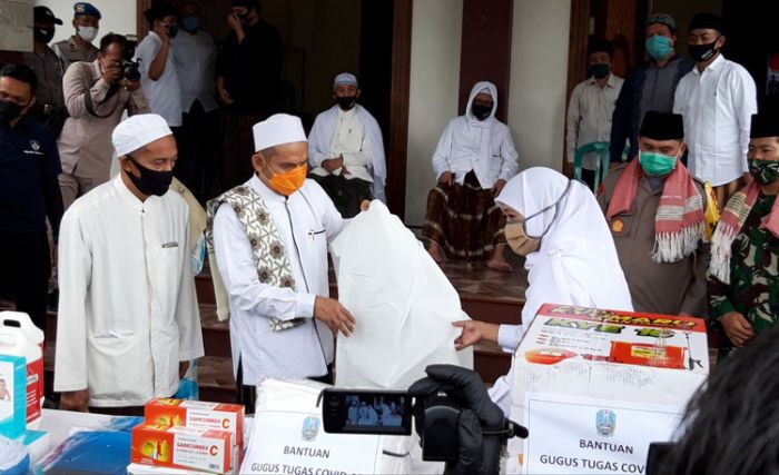 Wali Kota Kediri Dampingi Gubernur Jatim Berikan Bantuan Alkes, Dukung Pesantren Lirboyo Tangguh Wali Kota Kediri Dampingi Gubernur Jatim Berikan Bantuan Alkes, Dukung Pesantren Lirboyo Tangguh