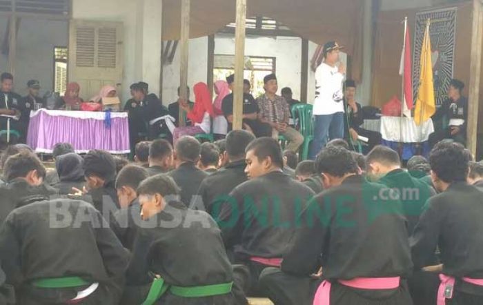 Ratusan Pendekar PSHT di Tuban Selatan Ikuti Tes Kenaikan Tingkat Ratusan Pendekar PSHT di Tuban Selatan Ikuti Tes Kenaikan Tingkat