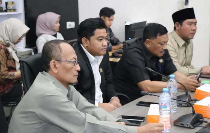 Investasi di Gresik Tembus Rp37,9 Triliun, Tapi PAD Hanya Tumbuh Rp50-100 Miliar per Tahun Investasi di Gresik Tembus Rp37,9 Triliun, Tapi PAD Hanya Tumbuh Rp50-100 Miliar per Tahun