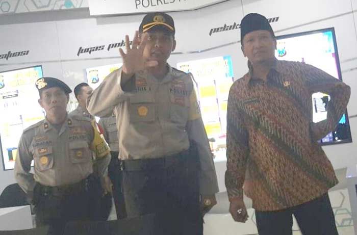 Datangi Polres, Bupati Pasuruan Urus Perpanjangan SIM