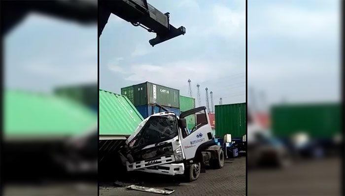 Operator PT BJTI Perak Ungkap Kronologi Ambruknya Kontainer yang Sebabkan 1 Orang Tewas Operator PT BJTI Perak Ungkap Kronologi Ambruknya Kontainer yang Sebabkan 1 Orang Tewas