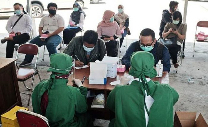 120 Peserta Seleksi Kompetisi Bidang Ikuti Rapid Test Gratis di Dinkes Kediri 120 Peserta Seleksi Kompetisi Bidang Ikuti Rapid Test Gratis di Dinkes Kediri