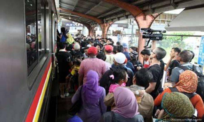 Pegawai Empat SKPD Pemprov Jatim tak Libur Saat Lebaran Pegawai Empat SKPD Pemprov Jatim tak Libur Saat Lebaran