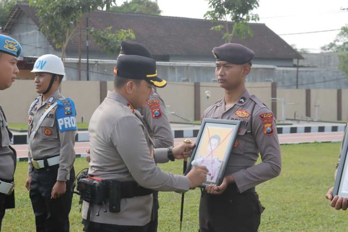 Kapolres Blitar Lakukan PDTH 4 Anggotanya, Ada yang Terlibat Pungli hingga Narkoba Kapolres Blitar Lakukan PDTH 4 Anggotanya, Ada yang Terlibat Pungli hingga Narkoba