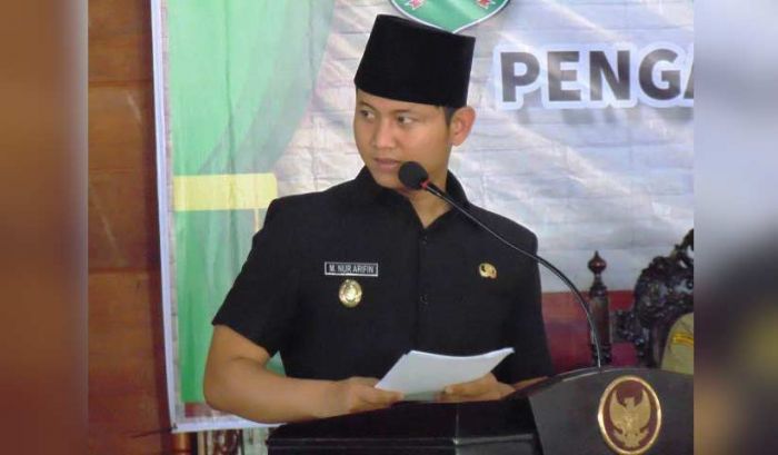 Sebelum Serahkan SK Pengangkatan CPNS, Wabup Trenggalek Bertanya, Apa Ada yang Dimintai Uang? Sebelum Serahkan SK Pengangkatan CPNS, Wabup Trenggalek Bertanya, Apa Ada yang Dimintai Uang?