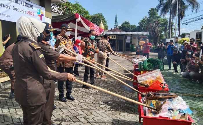 Kejari Tulungagung Musnahkan BB Sitaan dari 116 Pekara Inkrah Kejari Tulungagung Musnahkan BB Sitaan dari 116 Pekara Inkrah