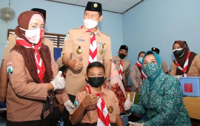 Tinjau Vaksinasi di Sekolah, Bupati Yuhronur Berharap Terbentuk Immunity Sebelum PTM