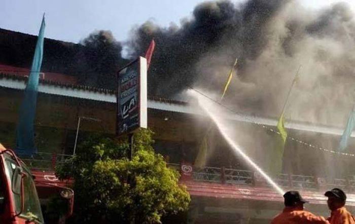 Duarrr.... Api Lalap Swalayan Sanrio di Mojokerto Duarrr.... Api Lalap Swalayan Sanrio di Mojokerto